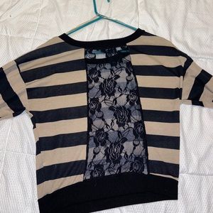 Mid sleeve, longer crop top